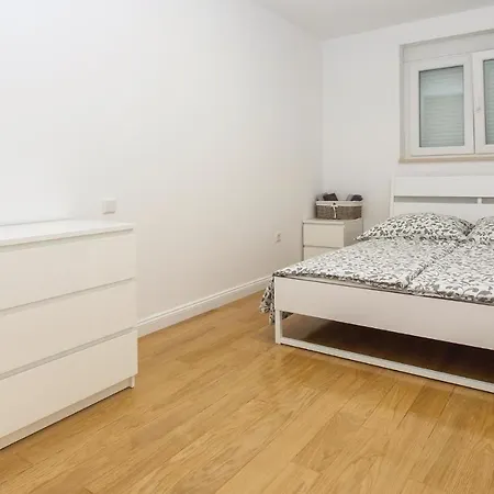 Lovely Apartment In Jesenice Jesenice (Split-Dalmatia)