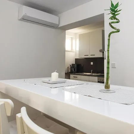 Lovely Apartment In Jesenice * Jesenice (Split-Dalmatia)